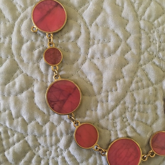 Pink & gold colored necklace - Picture 2 of 2